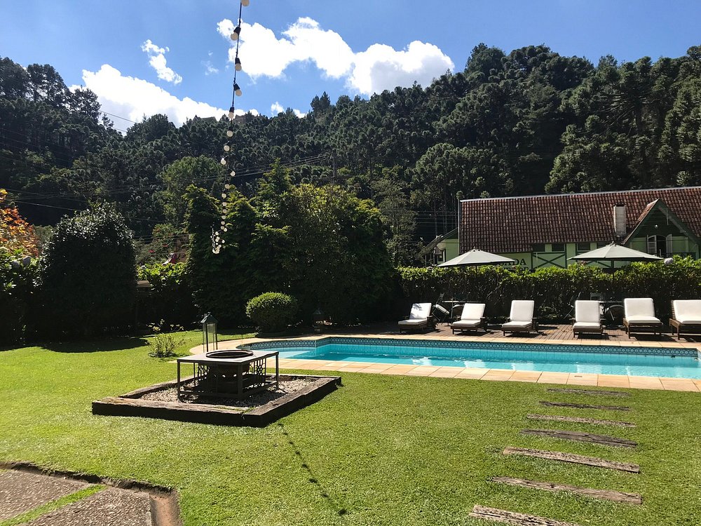 Ambientes internos da Pousada da Pedra em Campos do Jordão