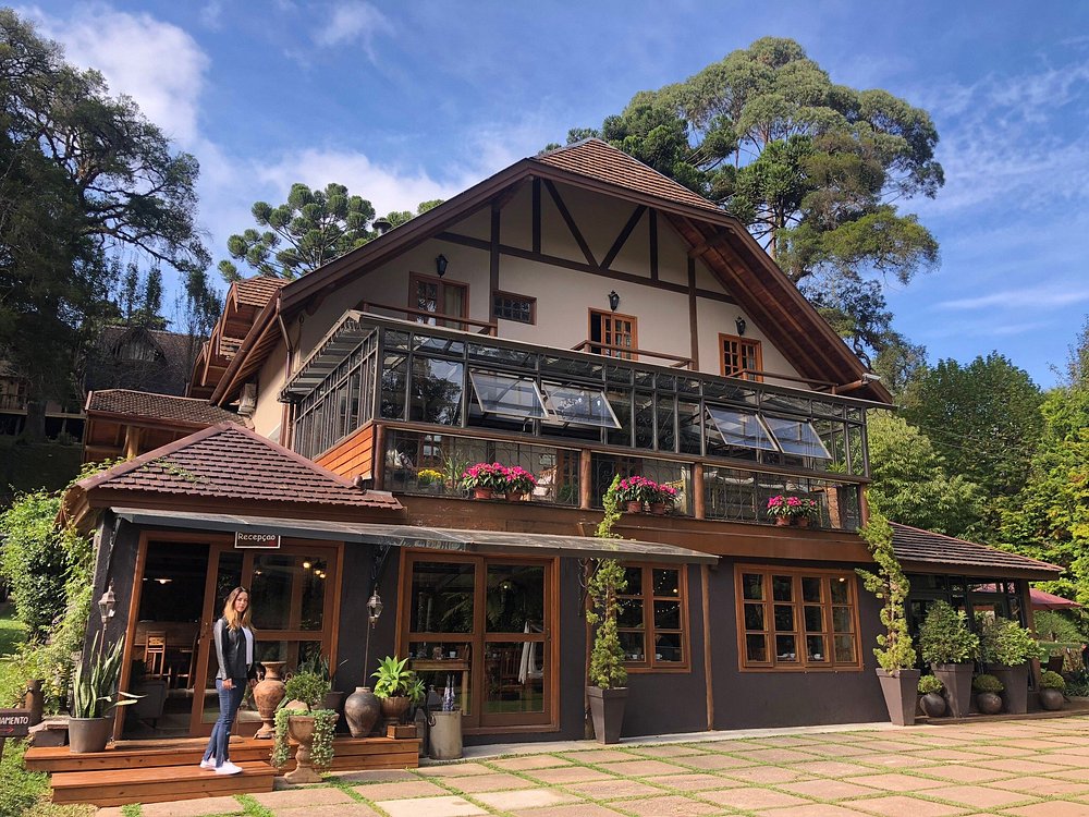 Detalhes da decoração rústica da Pousada da Pedra