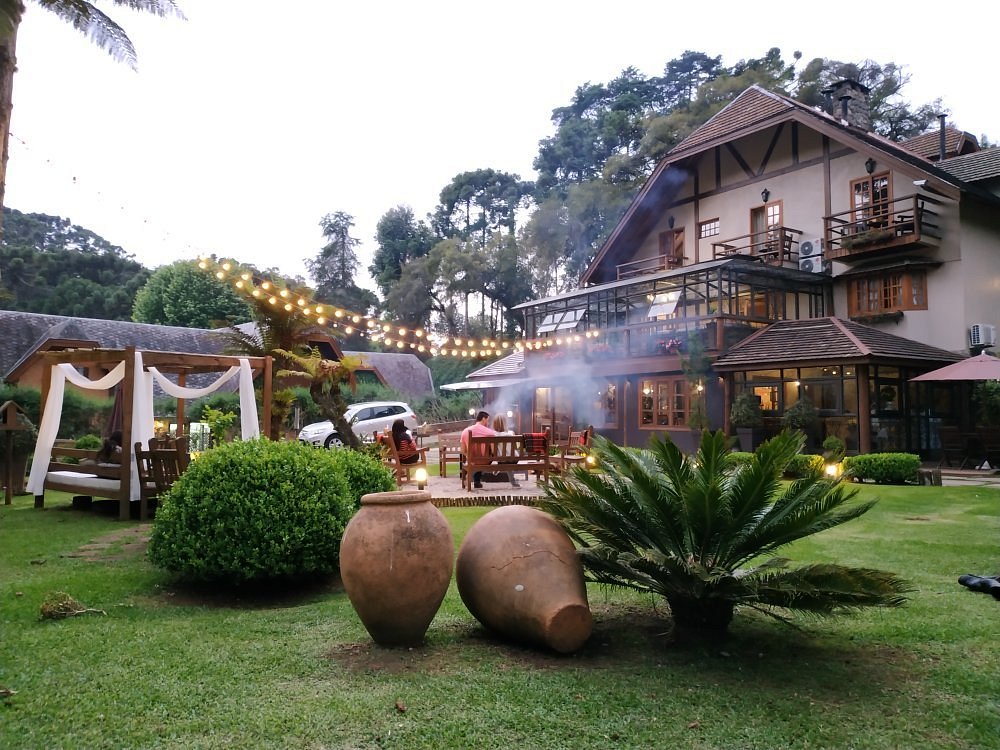 Lareira e ambiente acolhedor da Pousada da Pedra